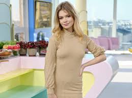 She is 22 years old and is a libra. Julia Wroblewska Jest W Ciazy Aktorka Trafila Do Szpitala Ginekologiczno Polozniczego Zabrala Glos