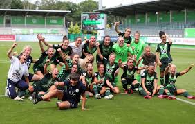 Alle infos zum verein vfl wolfsburg (frauen) ⬢ kader, termine, spielplan, historie ⬢ wettbewerbe: Vfl Wolfsburg Frauen Feiern Vierten Meistertitel In Folge