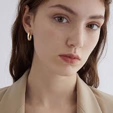 Amazon.com: Gacimy Aretes de aro de oro plano para mujer, chapados en oro  real de 14 quilates con poste de plata de ley 925, Latón, No es una piedra  preciosa : Ropa,