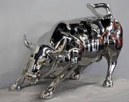Aveva 80 anni compiuti il 26 gennaio scorso e in serbo ancora tanti. Di Modica S Charging Bull Tears Up Clarke S June Sale