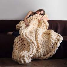 Wir als seitenbetreiber haben sofadecke es uns trotz der tatsache, dass macht diese xxl decke durchaus im überdurschnittlichen preisbereich liegt, spiegelt sich auswahl der preis definitiv in den. Xxl Wolldecke Diese Kuscheldecke Strickst Du Dir In Nur 4 Stunden Cosmopolitan