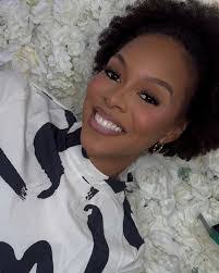 Candice Roach's Instagram, Twitter & Facebook