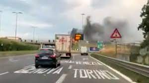 Leggi su sky tg24 l'articolo milano, incidenti: Incendio Sulla Tangenziale Ovest Camion Avvolto E Distrutto Dalle Fiamme