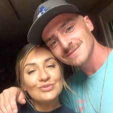 Elizabeth Revell's Instagram, Twitter & Facebook