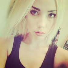 Amanda Kinley (@vougey)