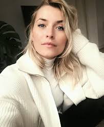 Sie ist ein deutsches model und fernsehmoderatorin. Lena Gercke Wanna Stay In Bed Kind Of Wheather Facebook