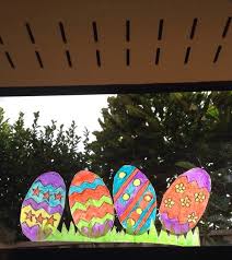 Weitere ideen zu basteln, basteln mit kindern, osternest basteln. Bunte Ostereier Fensterbilder Als Stimmungsvolle Deko Ostern Basteln Mit Kindern Basteln Mit Kleinkindern Basteln Ideen Ostern