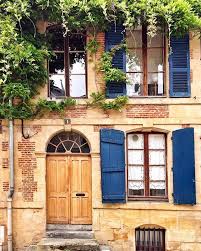 Facade De Charme Au Detour D Un Coin De Rue A Charleville Les Cornichons Charleville Visitcs Ardenne 08metrop Ardennes Structures Road