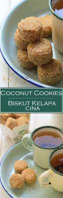 Ok hari nie kita belajar buar biskur kelapa lar plak ye,, biskut kelapa nie biskut lagend.biskut nie sama lagend dengan biskut jem strawberry.haha. Coconut Cookies Biskut Kelapa Cina Are Made Of Over Baked Dinner Rolls And Desiccated Coconut These Cookies Are Addictivel Dessert Recipes Baked Dinner Food