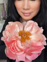 Hello November! I'm inspired by Rumi's beautiful words: "The wound is the  place where the Light enters you." Embrace experiences, both good and  challenging, as opportunities for growth and healing. November- filled