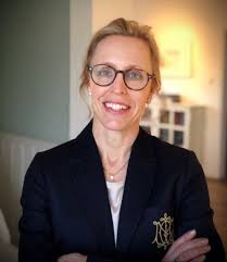 Victoria Högset tillträder från och med 16 mars som ny vd för AB  Salktennis. Victoria Högset är civilekonom med 20 års erfarenhet från  befattningar inom finans och IT, där hon arbetat med