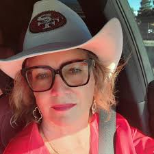 Check out the size of this fella here! He's just rubbing his back