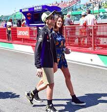 Francesca sofia novello umbrella / wow rossi bakal selalu ditempel dara ca… read more francesca sofia novello umbrella / wow rossi bakal selalu ditempel dara cantik ini nggak asing dengan motogp gridoto com. Cintai Umbrella Girl 10 Potret Bucin Valentino Rossi Ke Francesca