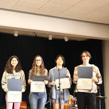 It is an Oldenborg tradition to recognize students who go above and beyond  to attend language tables each semester. This fall, we had six students  with perfect attendance! 🏆 Will you be