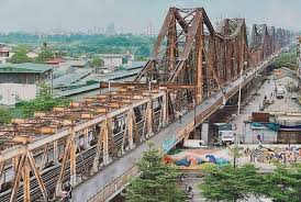 Toàn cảnh cầu Long Biên bắc qua sông Hồng