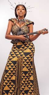 This costume is designed for women with a bust size of 34 inches to 38 inches and a waist size from 26 inches to 32 inches. Yvonne Jegede Recreates The Look She Wore For Tuface Idibia S African Queen Music Video To Mark 16 Years In The Entertainment Industry