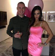 Laura, 29, said she and the rangers ace ended the year on a high, weeks after they were cited as. Ex Rangers Wag Laura Miller Praises Hubby Kenny For His Strength And Being Shining Light Through 2018 As She Takes Aim At Snakes