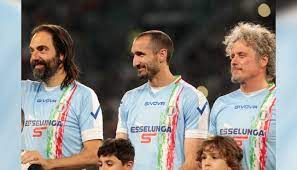 Partita del cuore 2019, paolo belli s'inginocchia davanti a cristiano ronaldo: Chiellini S Worn And Signed Shirt Partita Del Cuore 2019 Charitystars