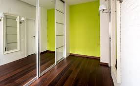 Modele de peinture pour couloir top decor comment personnaliser. Couloir Sombre Comment Le Mettre En Valeur