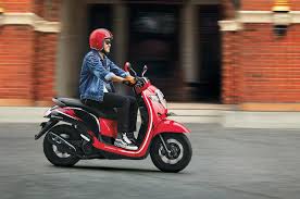 Misalkan dukung diri sendiri dengan cara, berikan diri anda sendiri hadiah ketika anda berhasil mencapai tujuan anda, dengan begitu anda akan senang pada saat belajar. 8 Cara Mengendarai Motor Matik Yang Benar