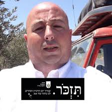 אורי ליפשיץ בחר להתחפש למפקד משמר הגבול, הפגשנו אותו עם מפקד מג"ב, ניצב  יעקב (קובי) שבתאי שהצדיע לדור העתיד. חג פורים שמח!