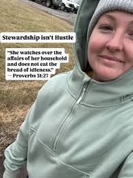 Got some new faces so I wanted to introduce myself with 10 facts you may  not know about me! 🏡 I grew up in a small town in the Midwest and graduated