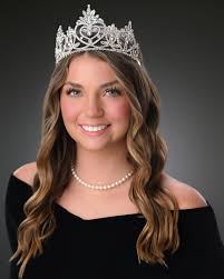 Karnival Krewe de Louisiane's debutantes and royal court