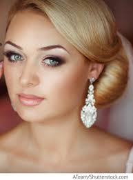 Im ersten schritt des schminkens sollten sie sich. Braut Make Up Mit Smokey Eyes Fur Russische Hochzeiten Braut Make Up Russische Hochzeit Make Up Braut