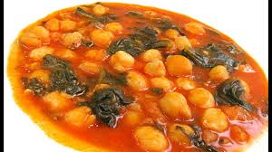 Incorpora el sofrito de tomate y cebolla de gallina blanca y déjalo cocer 10 minutos a fuego lento. Garbanzos Con Espinacas Youtube