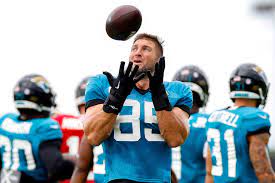 Tim tebow is an american football tight end and a former baseball player. Pzn0chxulasqcm