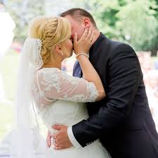 Ich verkaufe mein wunderschönes schneeweißes mit perlen und blumen verziertes hochzeitskleid /brautkleid. Veronikas Braut Und Festmoden Brautkleider Brautmoden Potsdam