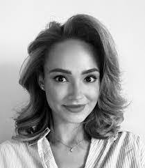 Shauna Slade's Instagram, Twitter & Facebook