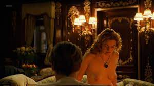 Naked Kate Winslet in Titanic < ANCENSORED