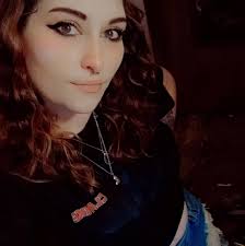 Rewatching GG for I believe the 112th time, love it so much. I am at the  episode where Luke is throwing April a birthday party and Anna Nardini is  freaking out because