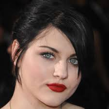 Frances bean cobain (born august 18, 1992) is the daughter of nirvana frontman kurt cobain and hole singer courtney love. Frances Bean Cobain Biography