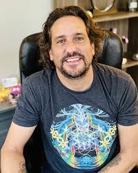 Joel Connelly's Instagram, Twitter & Facebook