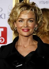 Coupe de cheveux avec des lunettes. ÙØ®Ø·Ø· ÙÙØ³ Ø­ÙØ±ÙØ© Coupe De Cheveux Frises Femme 50 Ans Avec Lunettes Libelinhadourada Com