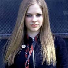 Avril lavigne está en la posición 218 del ranking de esta semana, su mejor puesto ha sido el 2º, siendo su primera vez en noviembre de 2007 y la más reciente en septiembre de 2011. Avril B On Twitter Avril Lavigne Complicated Maxbyrequest Avrillavigne