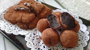 Jajanan jadoel nih jama sd,1 resep bisa jadi 15an gulungan (tergantung gede/kecil dan tebel/gak nya adonan yg di bentuk),ini dijamin kriuk hasilnya. 2 Bahan Jadi Cemilan Coklat Yang Enak Condensed Milk Chocolate Truffles Recipe Youtube