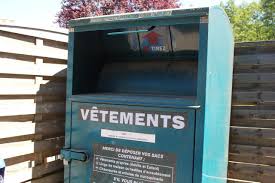 Mais on n'a pas toujours les moyens de les remplacer. Sarthe La Collecte Des Textiles Usages Est A L Arret Le Courrier L Echo