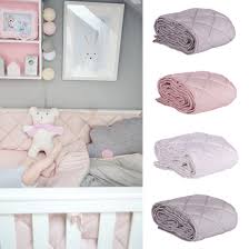 Die Bezaubernsten Nestchen Findet Ihr Bei Uns Im Shop Sie Umranden Das Babybett Komplett Und Sind In Zwei Grossen Un Kinder Zimmer Babybett Nestchen Babybett