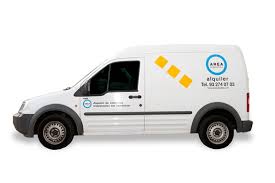 Puedes alquilar un autobús con conductor y la garantía avanza. Furgonetas De Alquiler Y Camiones En Barcelona Area Alquiler