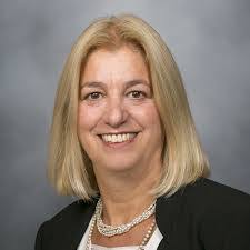 Monique Knapp's Instagram, Twitter & Facebook