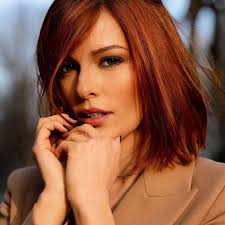 It is very rarely that you can meet a woman who is satisfied with her natural hair color and would never try to change it. 2021 Discover The Trendy Hair Colors For 2021