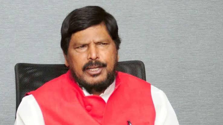 politics boils in maharashtra Ramdas Athawale s big statement i am also ready to became cm। महाराष्ट्र में सियासी उठापठक के बीच रामदास आठवले का बड़ा बयान-मैं भी सीएम बन सकता हूं -
