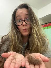 💁🏻‍♂️🙋🏽‍♀️ ¡Dile adiós a la caída de cabello y hola a un cabello fuerte  y brillante con el 💚 Set Reviving de Farmasi! 🌿✨ ¿Buscas 𝒃𝒓𝒊𝒍𝒍𝒐 𝒚  𝒇𝒖𝒆𝒓𝒛𝒂? Nuestro tratamiento es perfecto