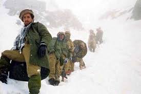 احمد ولی مسعود، رییس بنیاد احمد شاه مسعود از حکومت جدید افغانستان خواسته است که تصویر مقبرۀ برادرش احمد شاه مسعود باید در بانک نوت های افغانستان چاپ شود و دیگر امتیازات رسمی قهرمان ملی تعریف شود. ØªØ±ÙˆØ±ÛŒØ³Øª Ù‡Ø§ÛŒ Ø§Ù„Ù‚Ø§Ø¹Ø¯Ù‡ Ø§Ø­Ù…Ø¯ Ø´Ø§Ù‡ Ù…Ø³Ø¹ÙˆØ¯ Ø±Ø§ ØªØ±ÙˆØ± Ú©Ø±Ø¯Ù†Ø¯ Ø¹Ú©Ø³