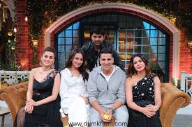 Akshay Kumar Reveals Scandalous Moments From Khiladiyon Ka Khiladi On The Kapil Sharma Show Dumkhum To attend his brother, ajay's (inder kumar) wedding, on the flight meets priya (raveena tandon) and it is love at first sight for both. akshay kumar reveals scandalous moments