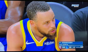 Steph Curry with Amen Thompson guarding him tonight: