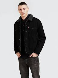 The Classic Levi S Trucker Jacket Gets A Seasonal Update With Warm Sherpa Insulation And A Soft Quilted L Trucker Jacket Men Trucker Jacket Mens Fashion Denim